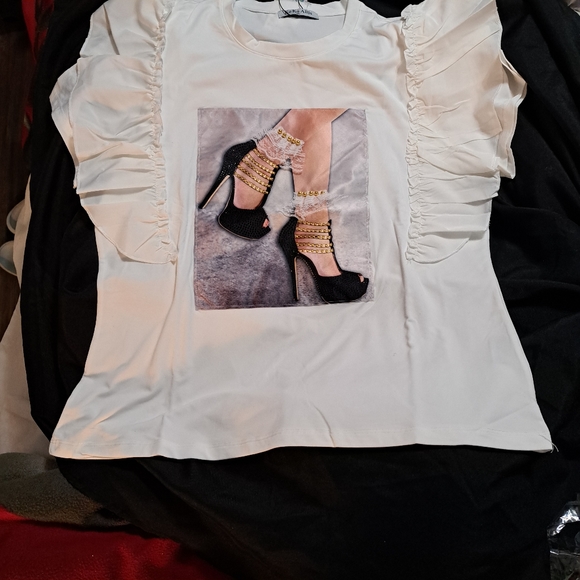 Ruffles & Heels Top Size 1X - Picture 1 of 9